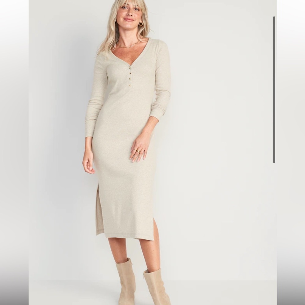 Fitted Long-Sleeve Heathered Rib-Knit Henley Midi Dress